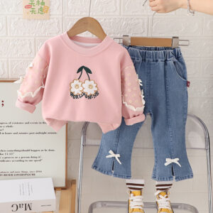 Conjunto Buzo con Bordado y Pantalon Jeans