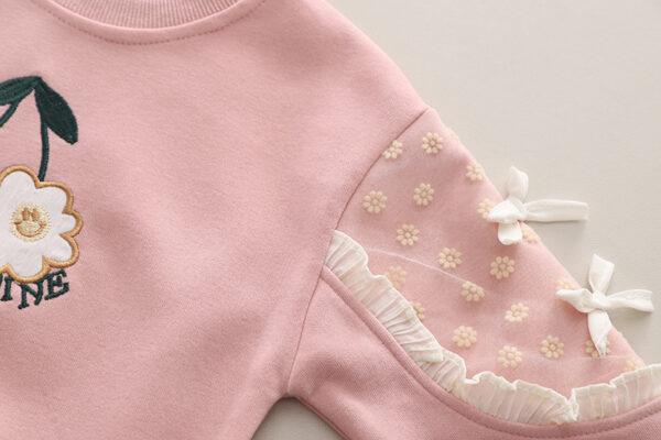 1 (2) Conjunto Buzo con Bordado y Pantalon Jeans