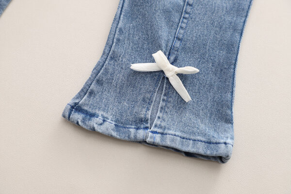 1 (7) Conjunto Buzo con Bordado y Pantalon Jeans