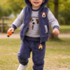 Niño corriendo en el parque Conjunto de Buzo, Pantalón y Chaleco