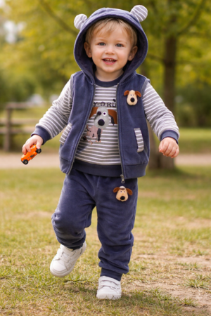 Niño corriendo en el parque Conjunto de Buzo, Pantalón y Chaleco
